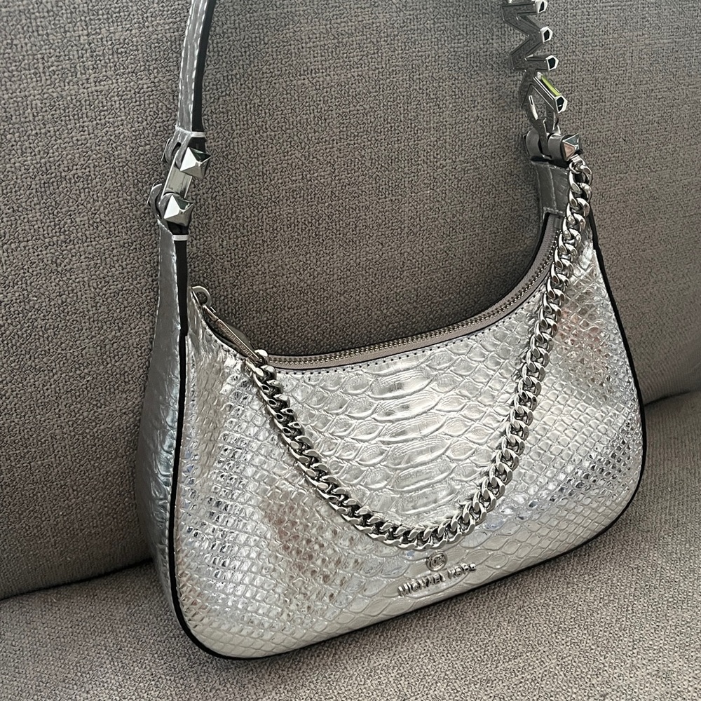 BEAUTIFUL Brand New Michael Kors Silver Piper Handbag Pouchette